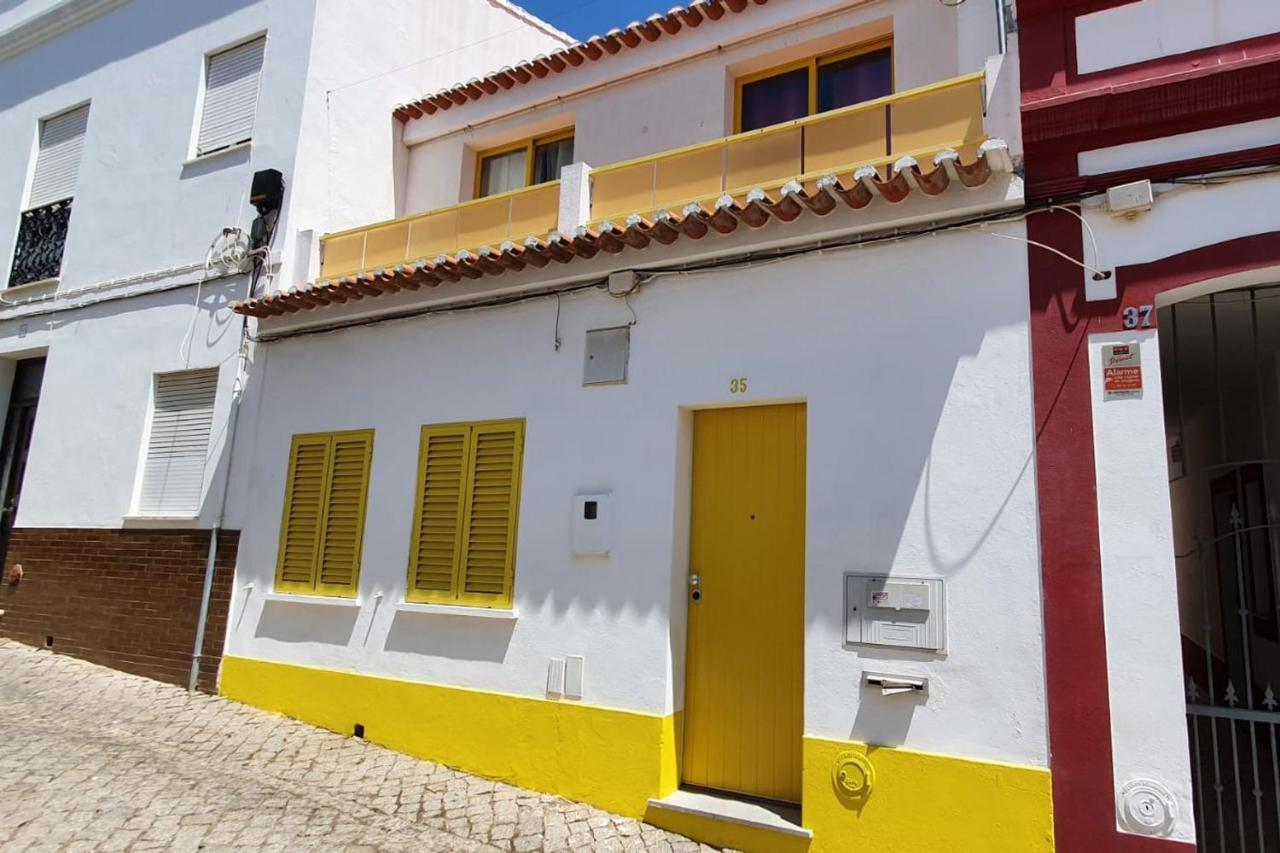 Lovelystay - Yellow Submarine House Lagos Exteriör bild
